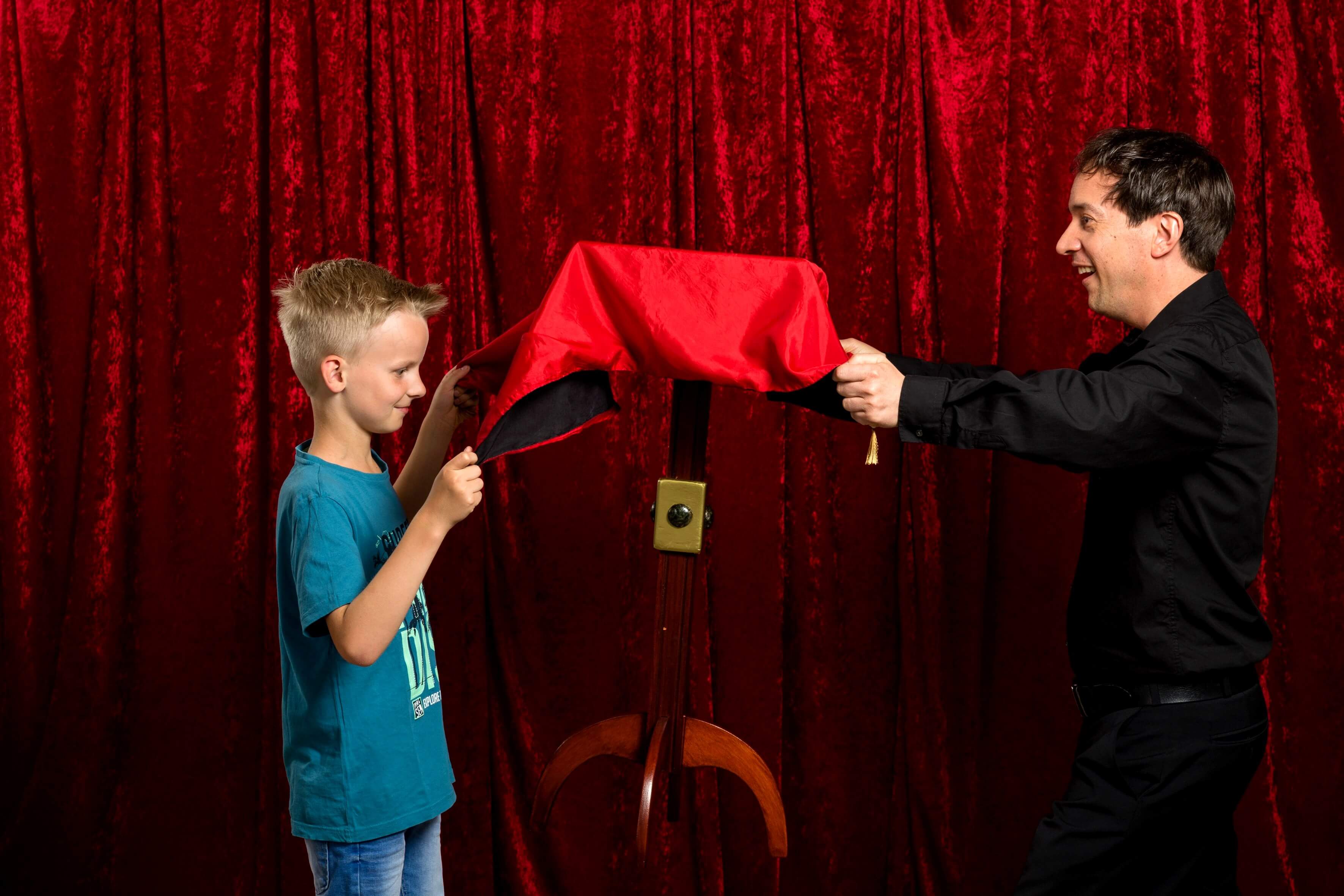 Kindershow mit fliegendem Tisch in Bonn
